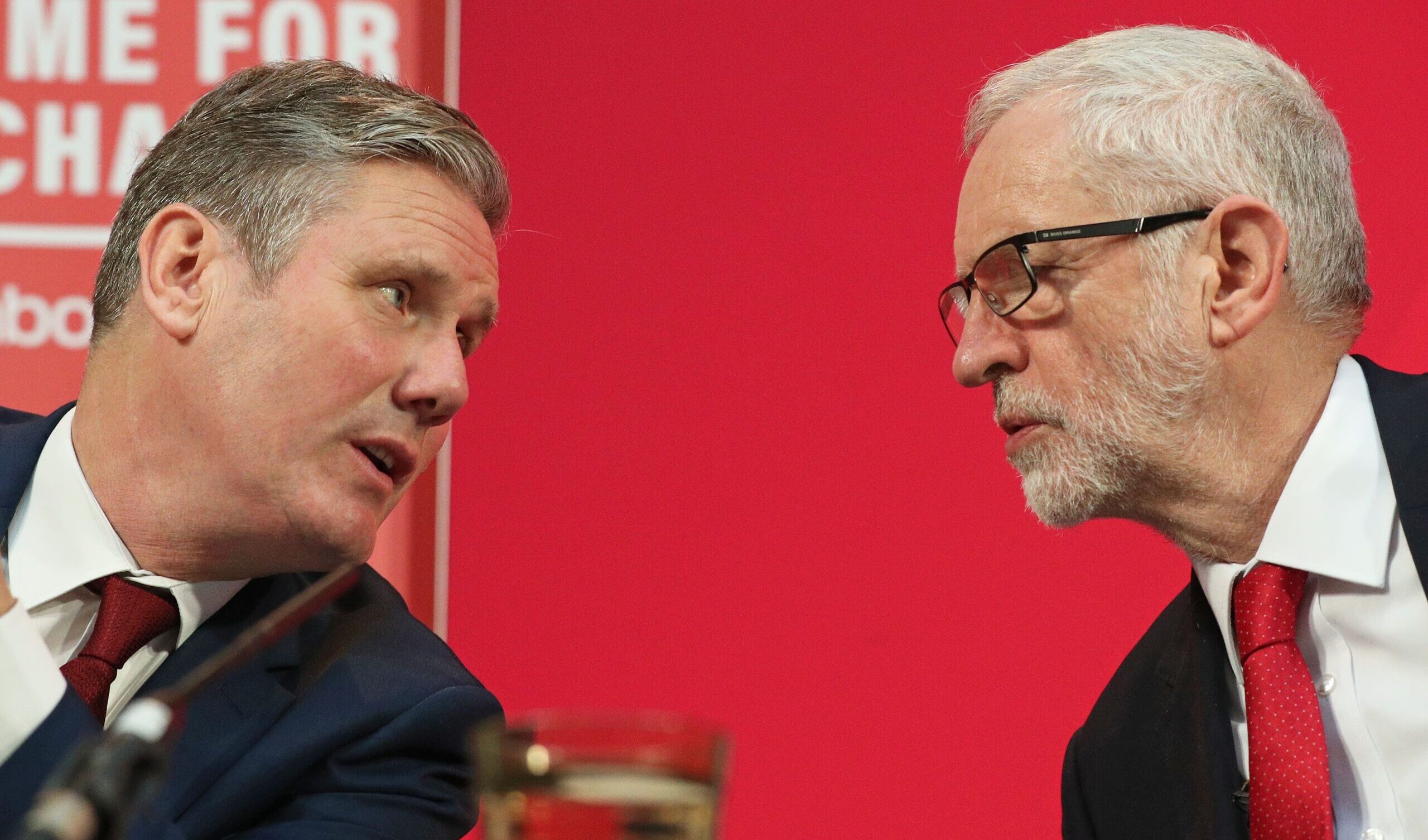 Sondaggi politici: la metà degli elettori ritiene che l'ex leader Corbyn dovrebbe essere riammesso tra i laburisti