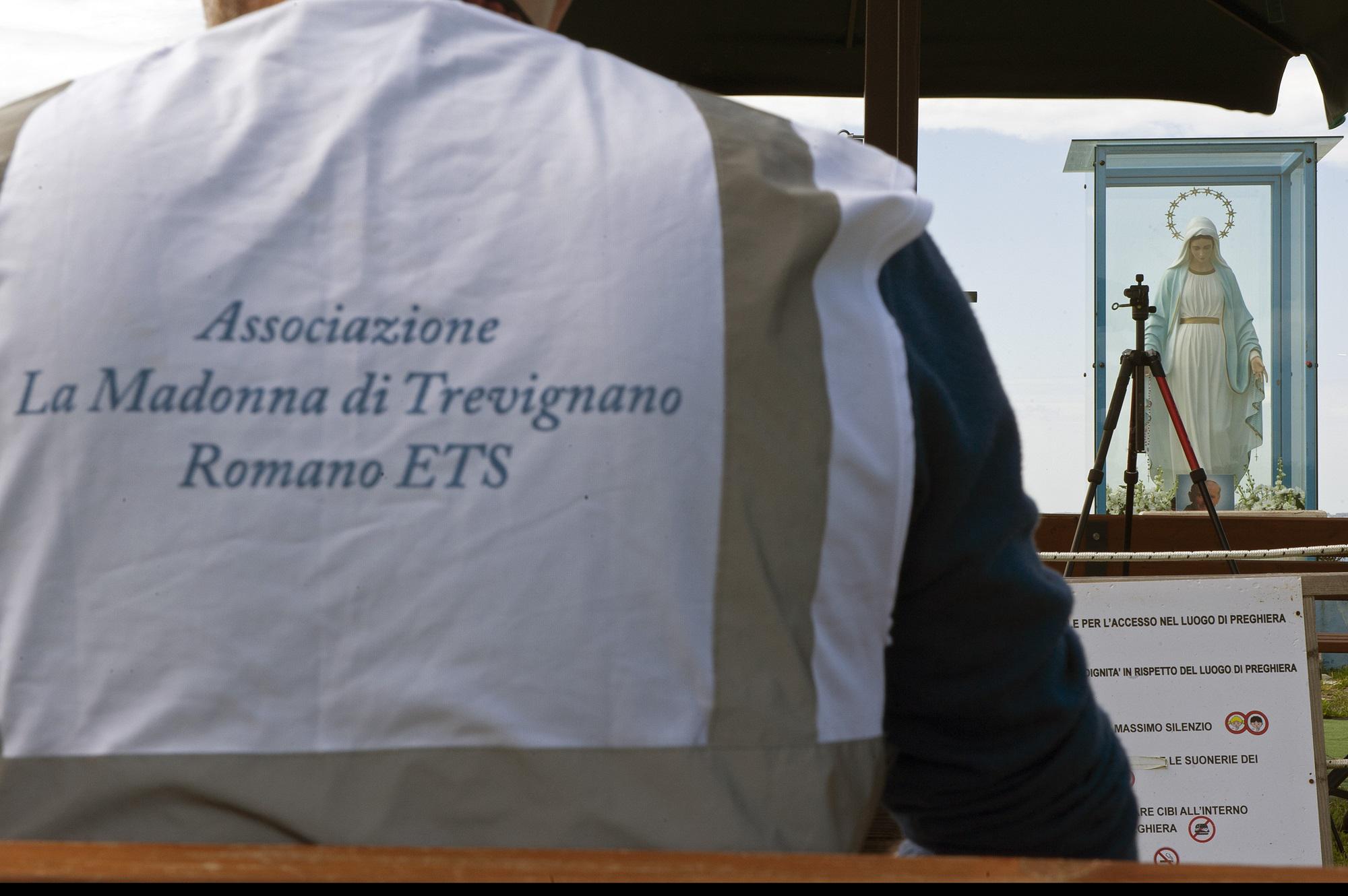 Il Vaticano nega la veridicità delle apparizioni della Madonna di Trevignano e vieta gli eventi