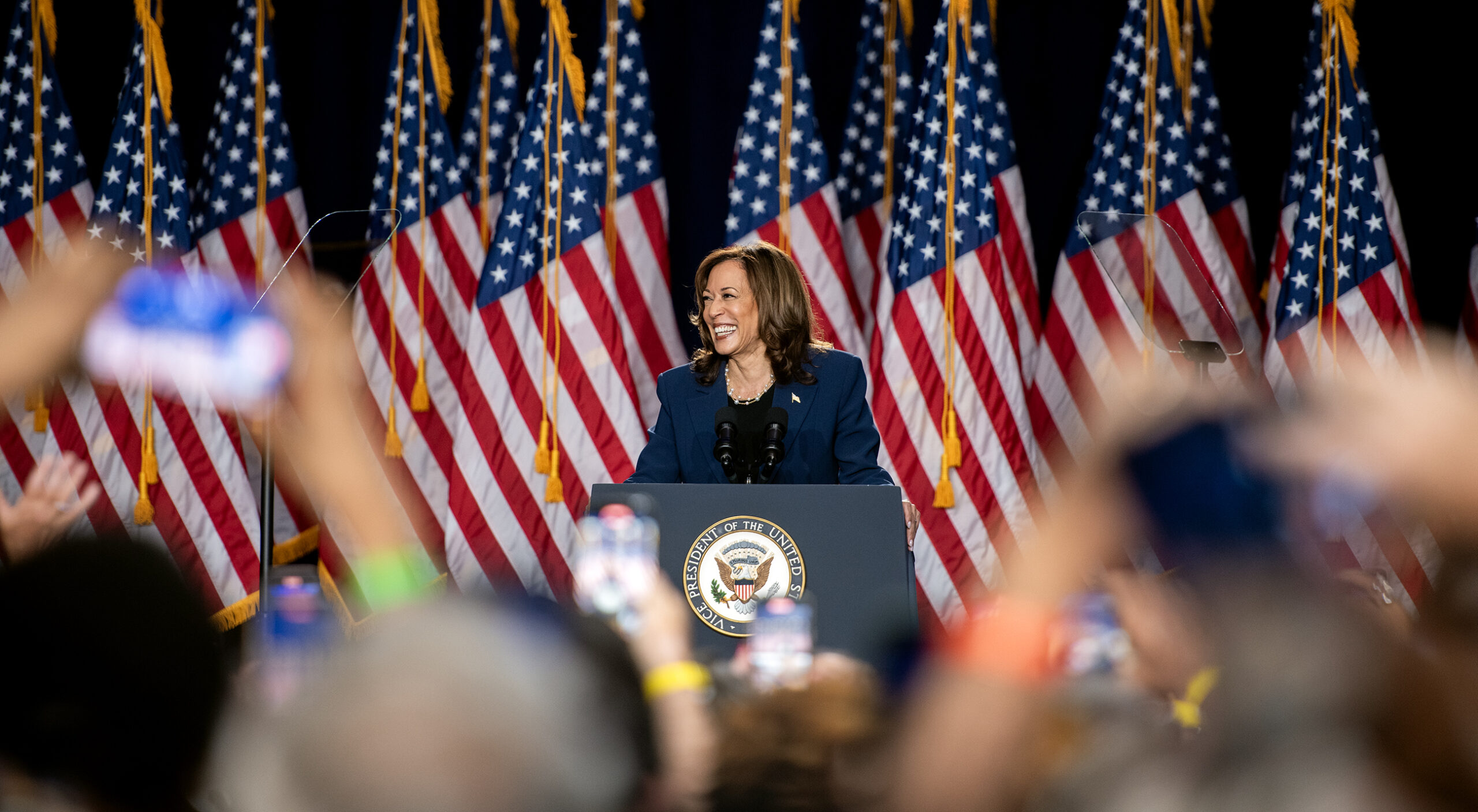 Sondaggi politici: Kamala Harris subito in vantaggio su Trump