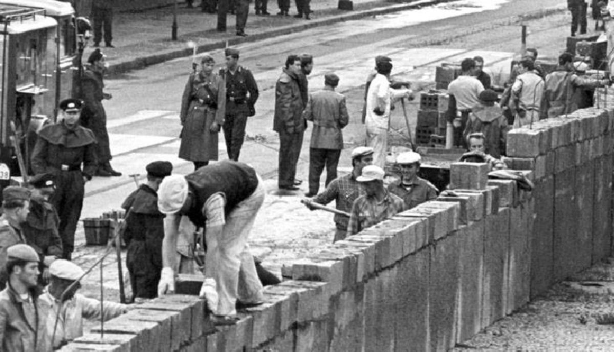 I confidenti: amore e arte sotto la cappa di un regime