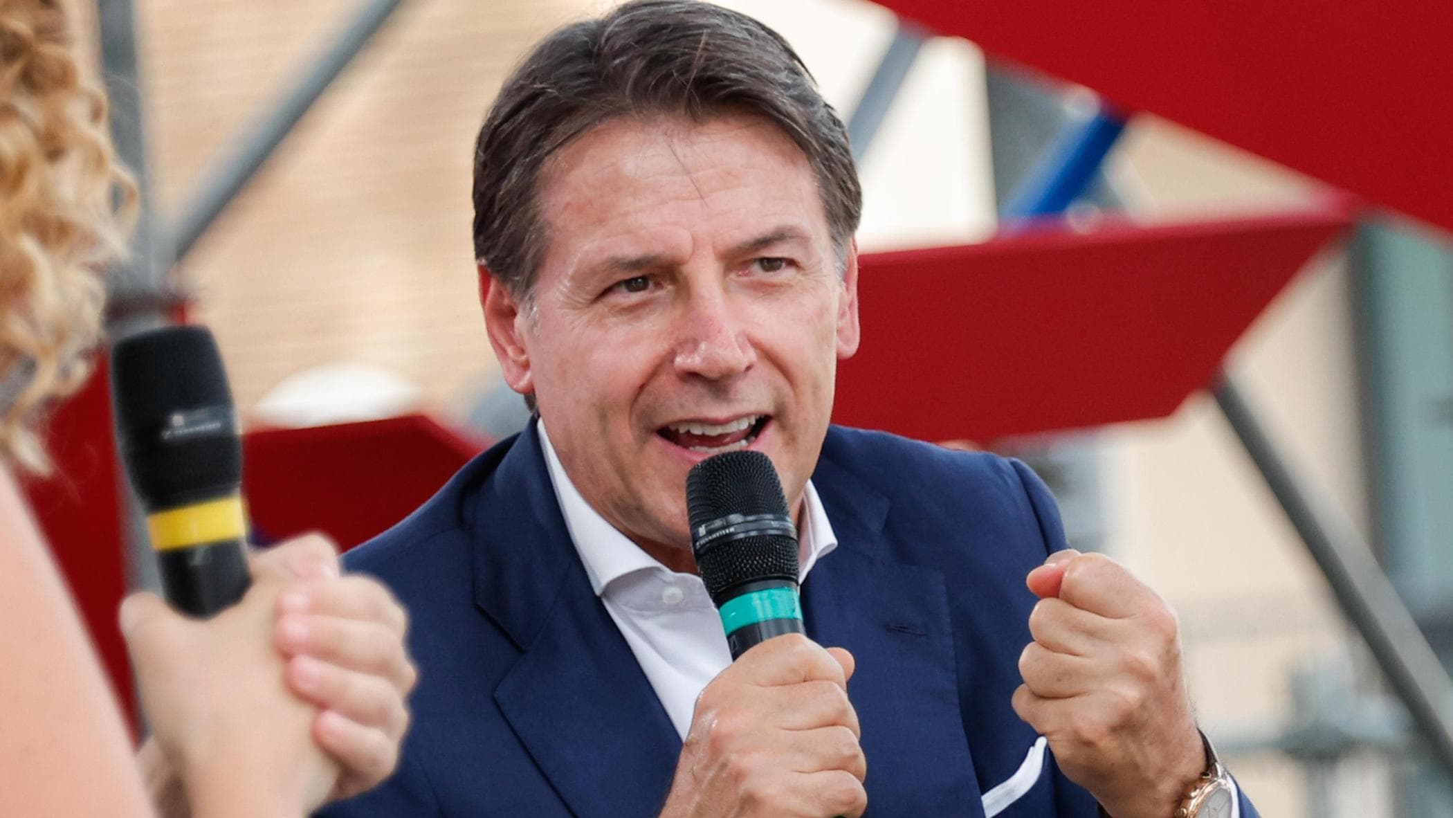M5s, Conte contro Grillo: "Cancella la sua storia e schiaffeggia gli iscritti