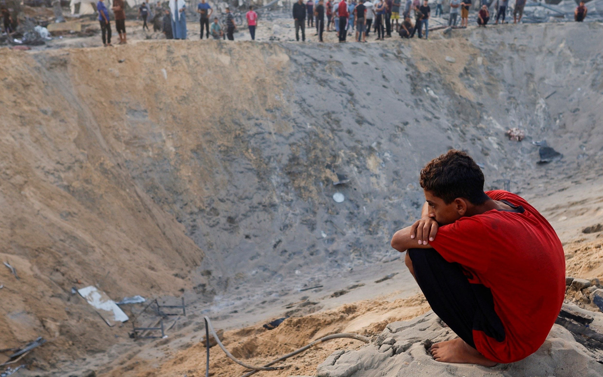 "Campo di sterminio", "inferno in terra", realtà post-apocalittica": per Gaza sono finite le definizioni ma non i morti