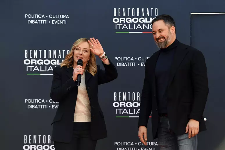 Meloni incontra il franco-fascista Abascal: poi si lamenta se la definiscono di estrema destra