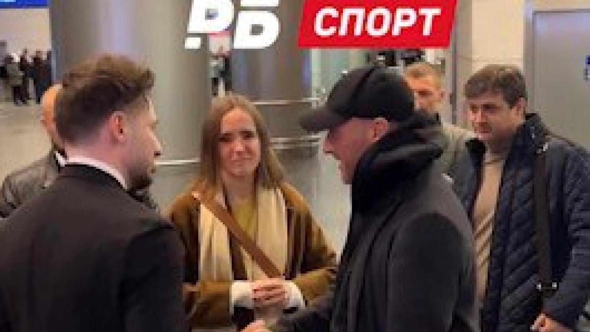 Totti a Mosca: "Pecunia non olet", ma a volte i soldi hanno l’odore ferroso e insopportabile del sangue