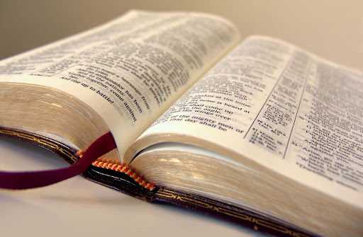 Troppe chiacchiere e troppi social stordiscono mentre meditazioni bibliche, libri di valore e dialogo scarseggiano
