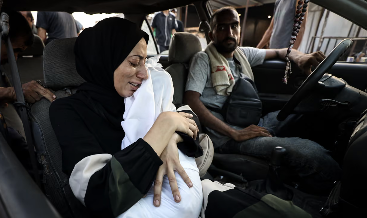 Israele dà il via alla deportazione da Gaza City e intanto uccide altri 40 palestinesi tra cui un neonato