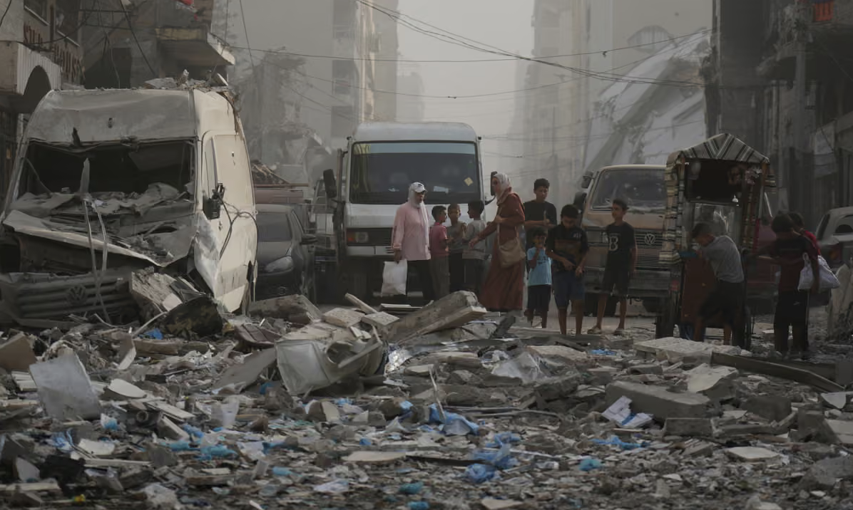 Gaza: Israele uccide una madre e i suoi tre figli mentre la Striscia è devastata dalle bombe