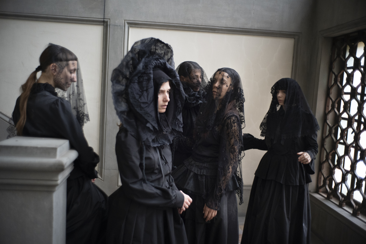 Dal pianto al canto: Stuporosa e l'alchimia del rito femminile