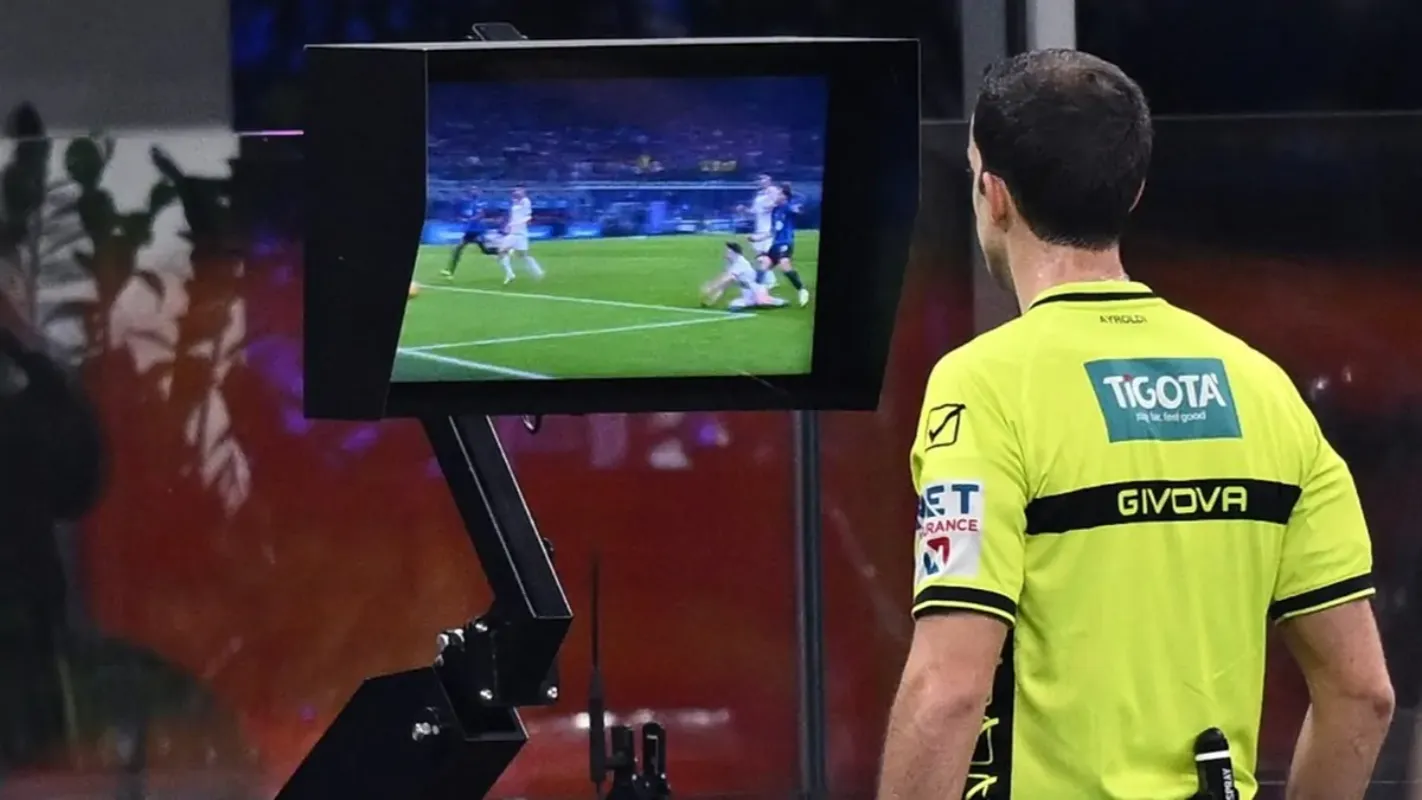 Svolta in Serie A: gli arbitri spiegheranno in diretta le decisioni del Var