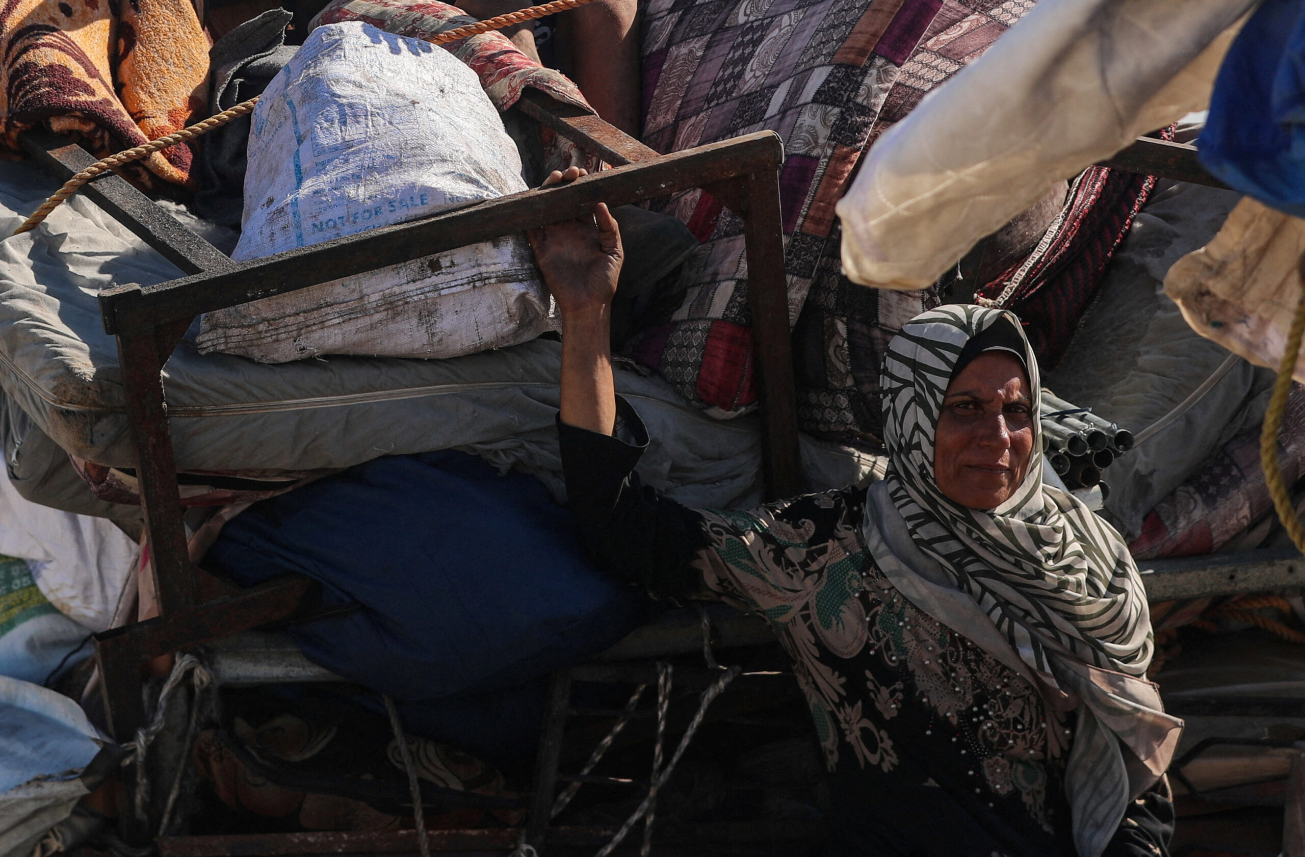 Gaza, nuova strage sotto i bombardamenti israeliani: almeno 50 morti in un giorno