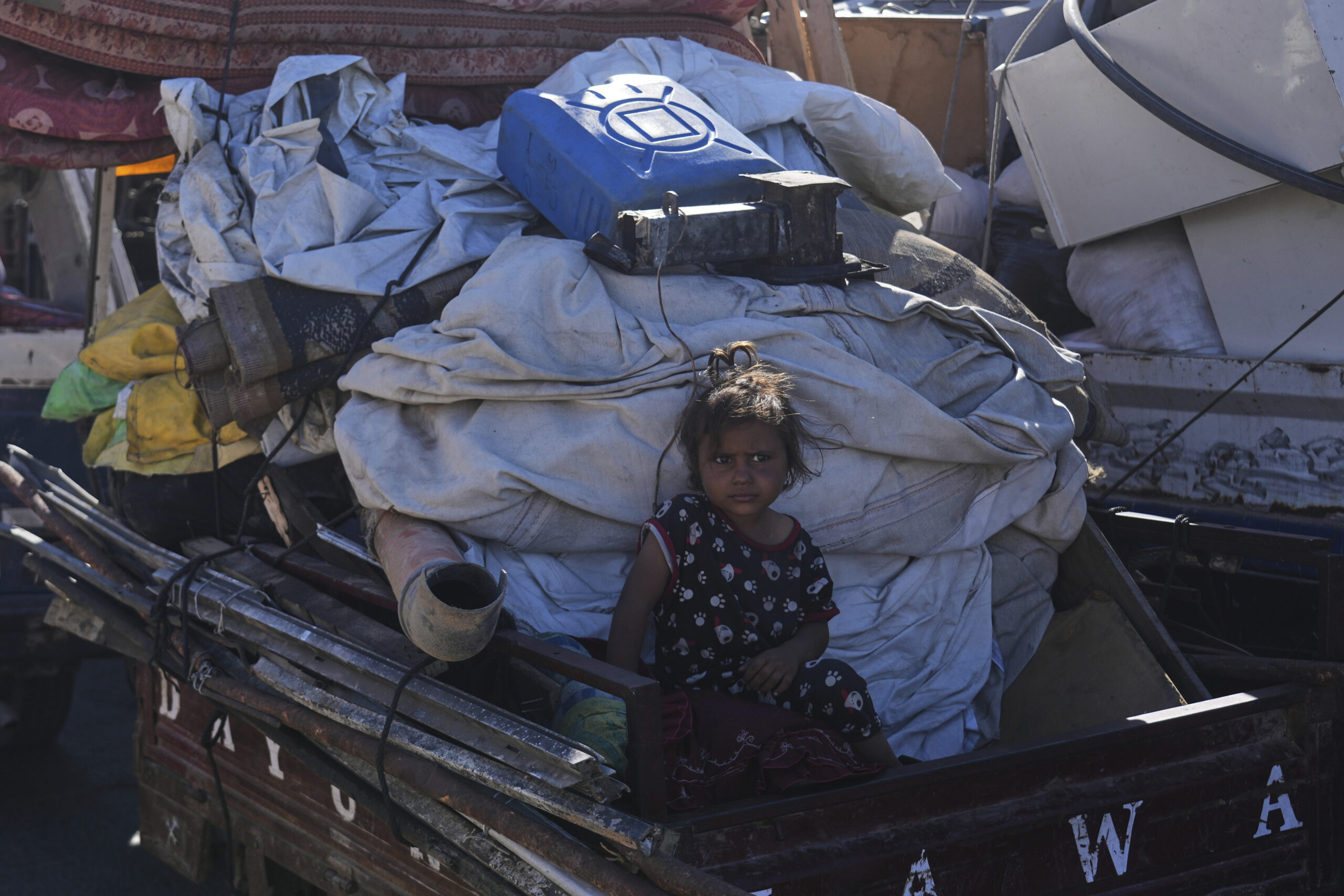 Gaza, Israele intensifica i bombardamenti con aerei e colpi di artiglieria