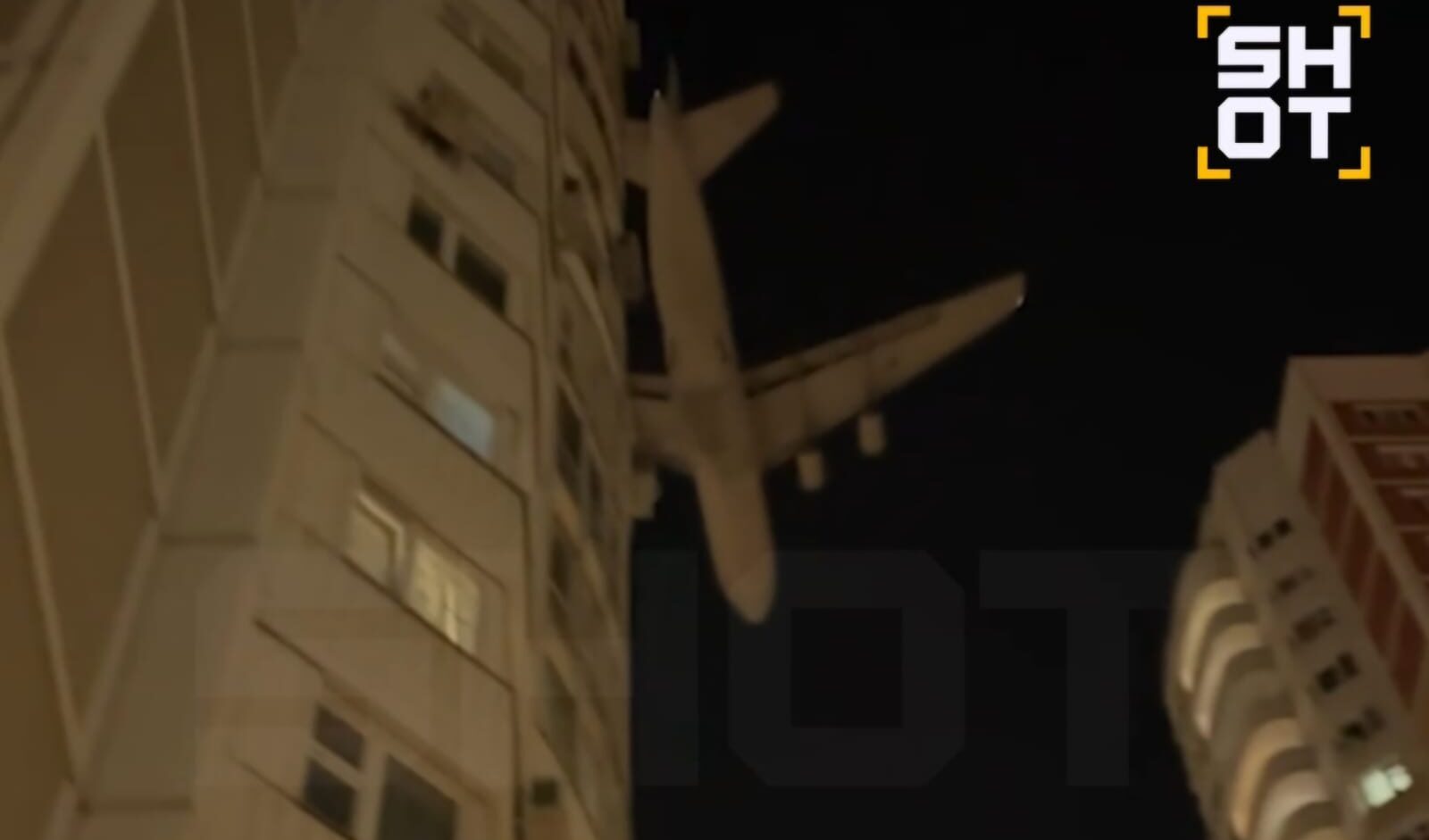 Attacchi di droni ucraini colpiscono Mosca e Crimea: tre morti, panico nei cieli e obiettivi simbolici