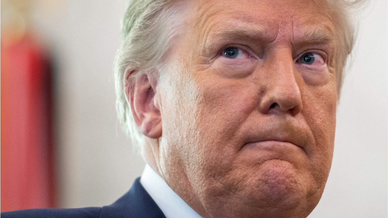 Trump il razzista sospende l'immigrazione dai paesi del 'terzo mondo' dopo l'attacco di un afghano a Washington