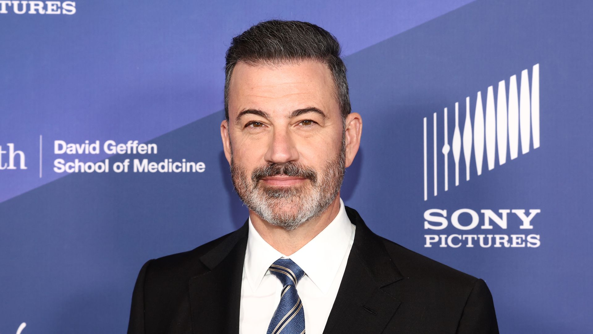 Kimmel reintegrato, Trump lo insulta, Hollywood insorge e l’America sprofonda in un nuovo maccartismo