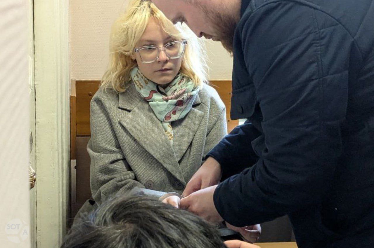 A San Pietroburgo, manette alla leader di un gruppo musicale da strada: canzoni scomode al regime