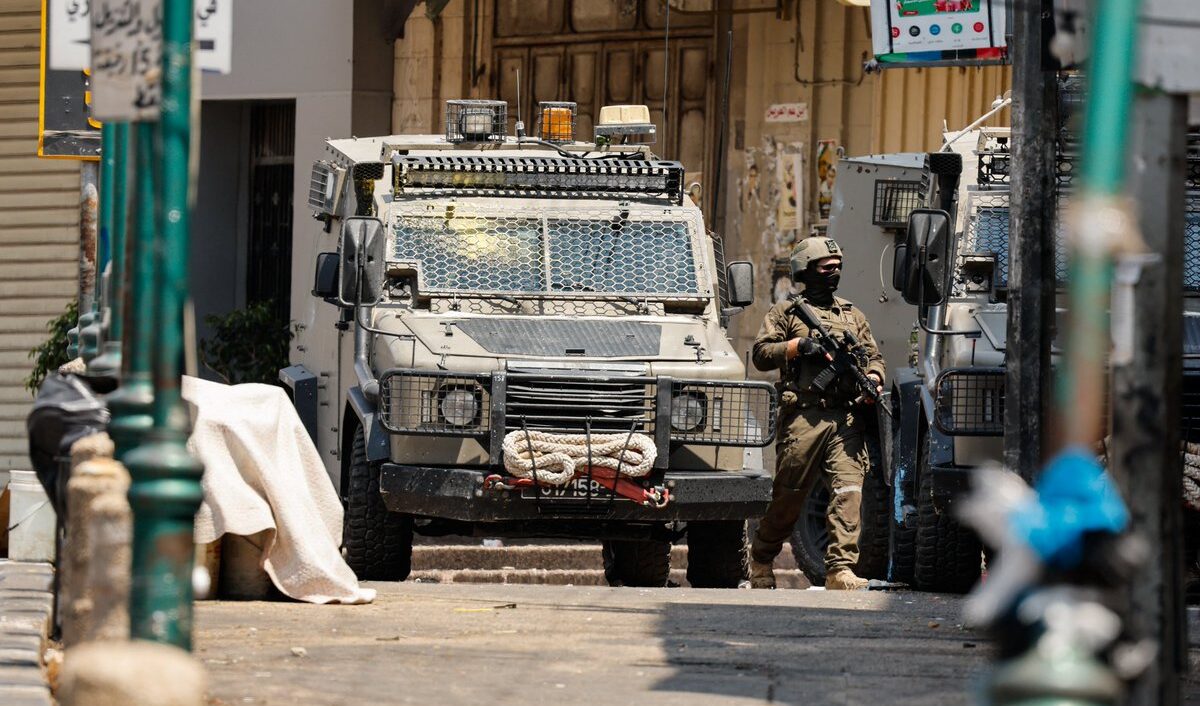 Cisgiordania, blitz dei militari israeliani nella casa di un palestinese rilasciato nel corso dell'accordo sugli ostaggi