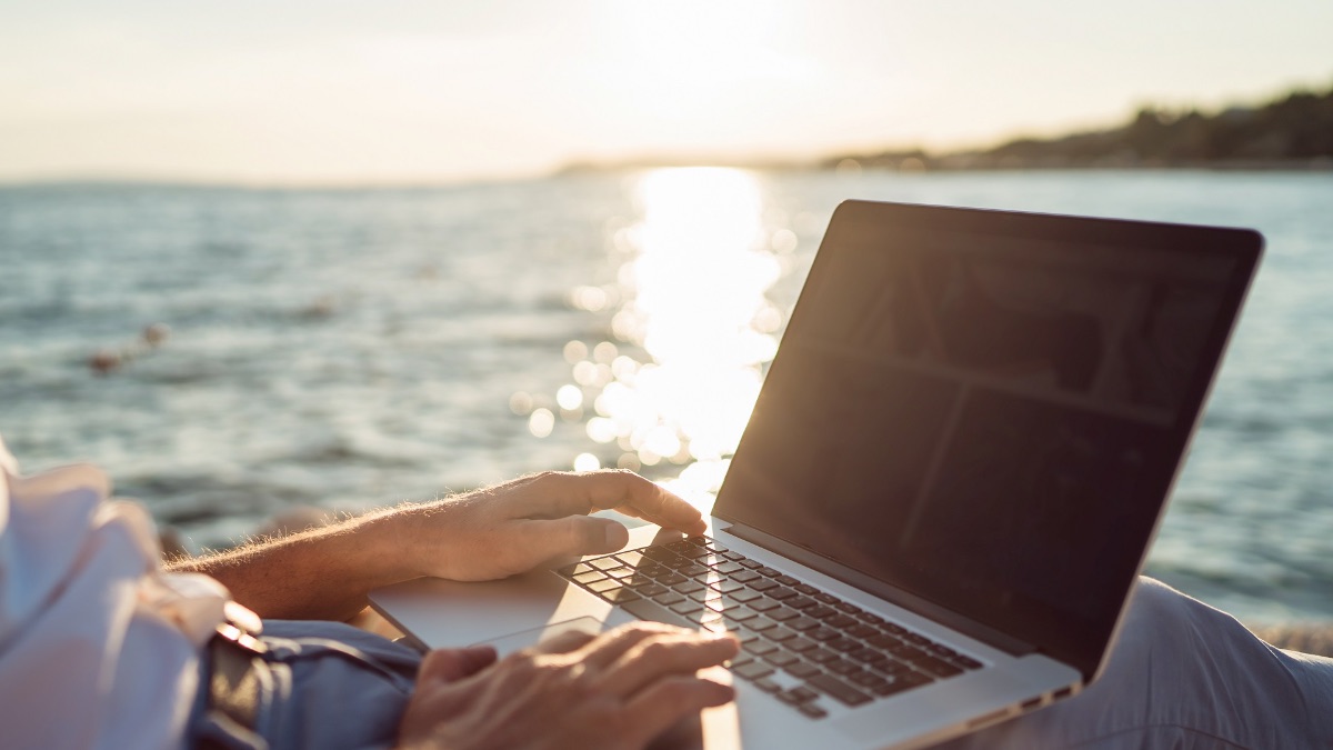 Nomadi digitali: posti da sogno, carriere on the road e tanta libertà, ma incombe l’ombra della solitudine