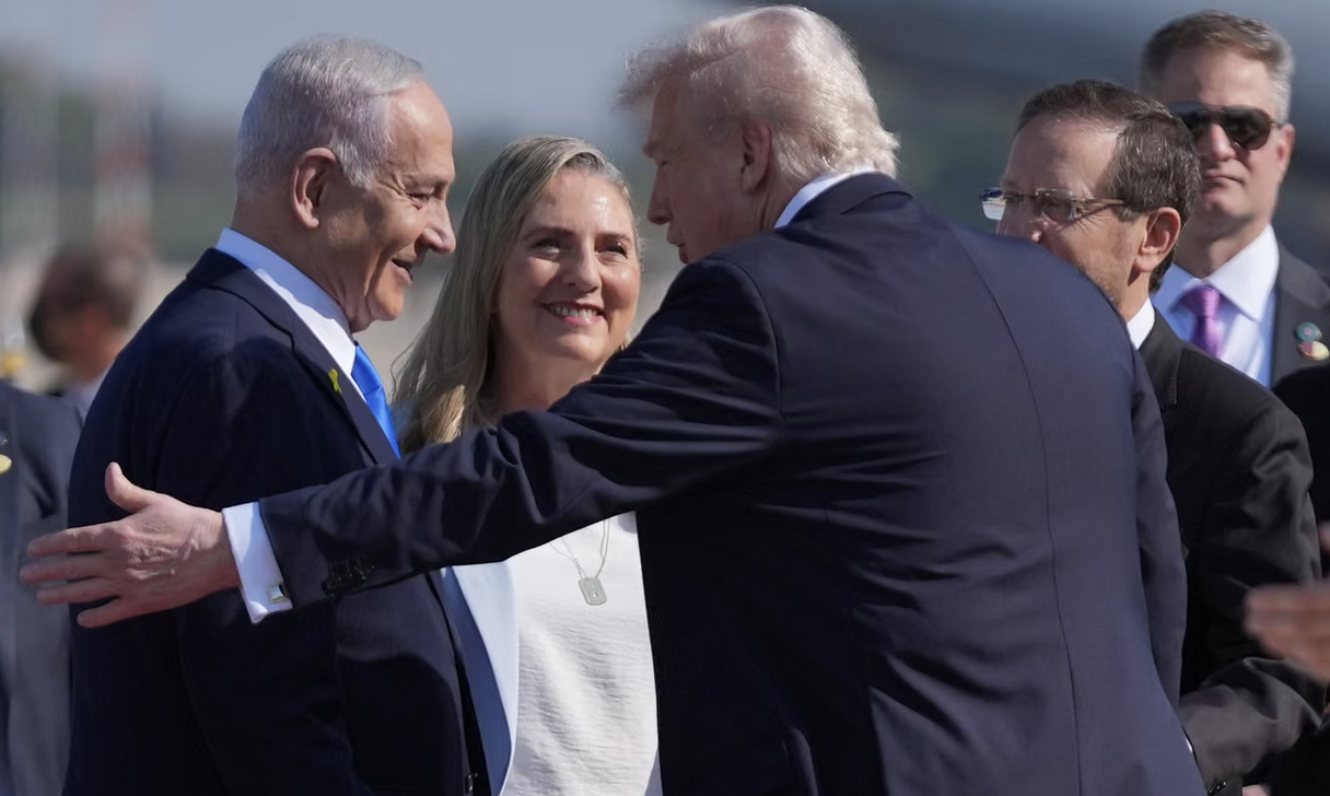 Donald Trump arriva in Israele accolto da Netanyahu: due autocrati per un giorno comunque storico