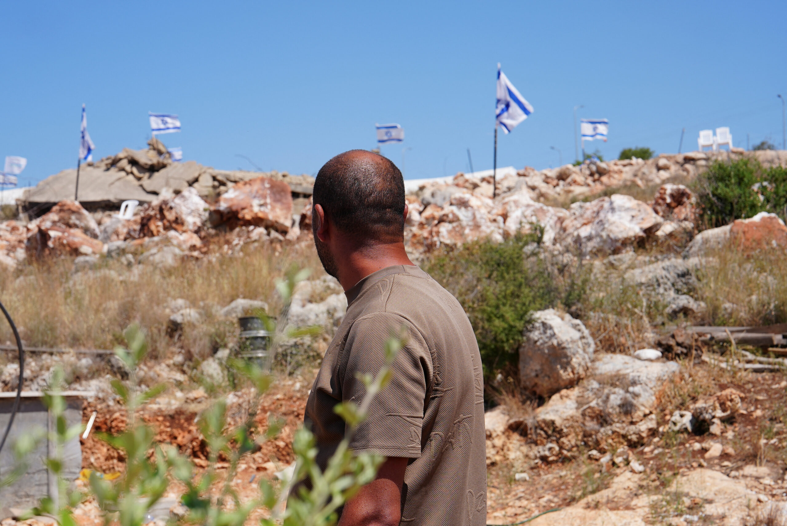 Nuova ondata di violenze dei coloni in Cisgiordania, Israele li lascia agire impuniti