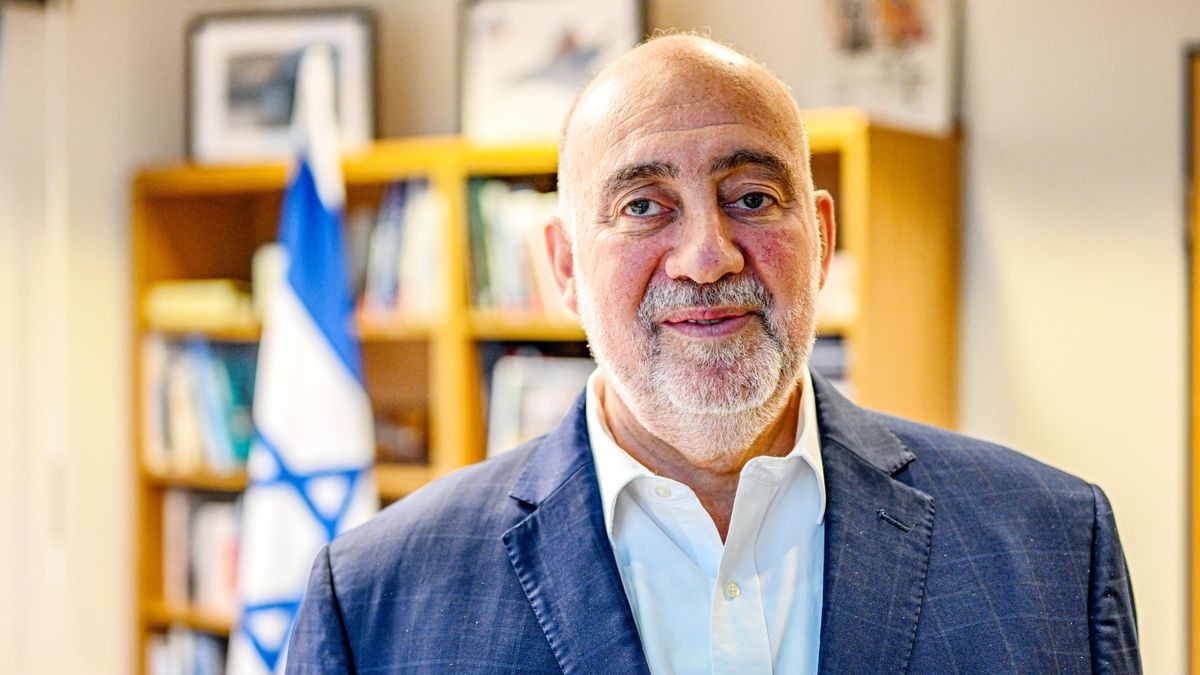 L’ambasciatore israeliano in Germania accusa la sinistra: ma criticare Israele non è antisemitismo