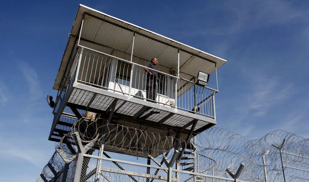 Israele riapre le prigioni sotterranee della tortura: civili di Gaza tenuti senza luce, senza cibo e senza accuse