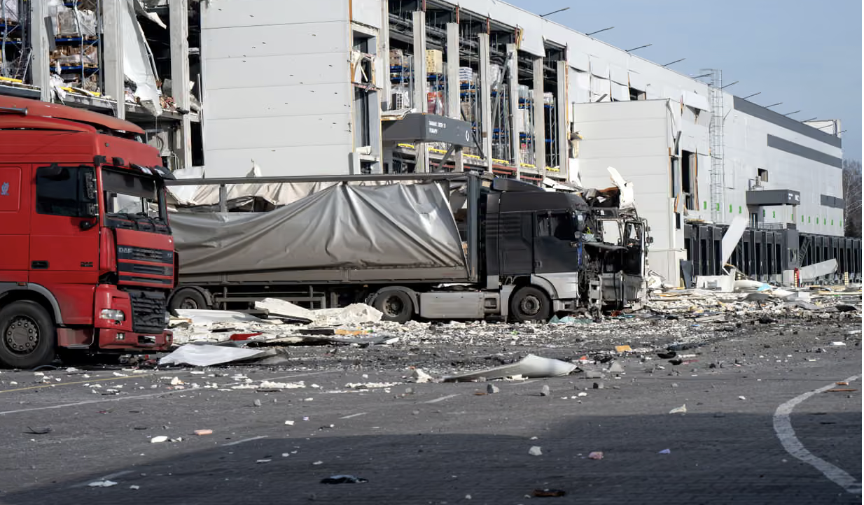 Ucraina, negoziati di pace in stallo mentre Trump e Zelensky (ma non Putin) parlano di intesa vicina