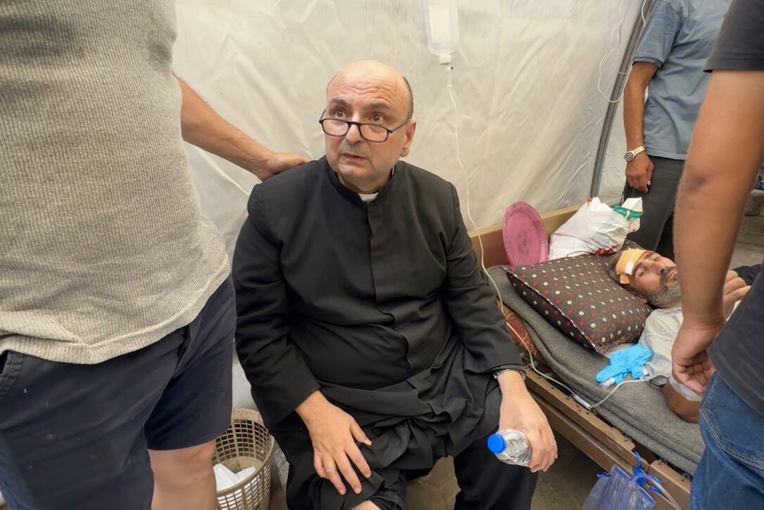 Il parroco di Gaza padre Romanelli denuncia il dramma che continua nella Striscia tra pioggia, freddo e bombe