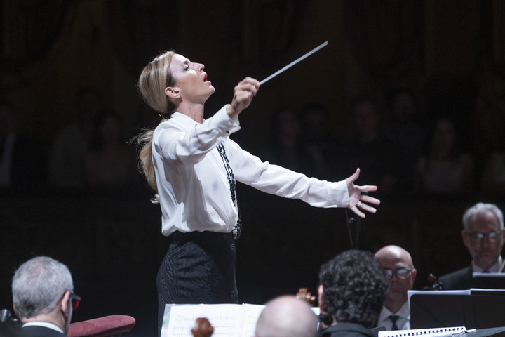 Beatrice Venezi al Col&oacute;n: la destra celebra un trionfo inesistente ma gli orchestrali la definiscono 'non all'altezza'