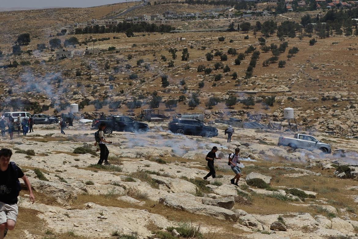 I coloni di estrema destra assaltano un villaggio ma la polizia israeliana arresta tre palestinesi