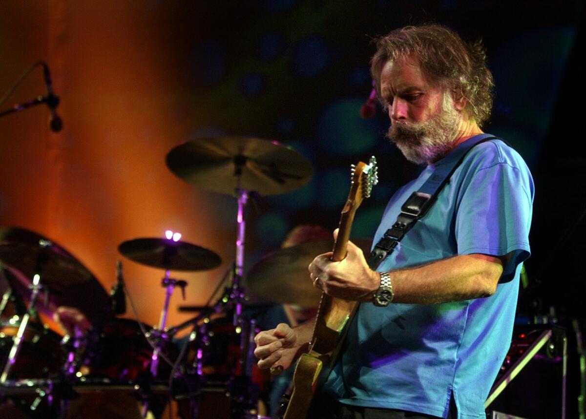 &Egrave; morto Bob Weir, il chitarrista dei Grateful Dead