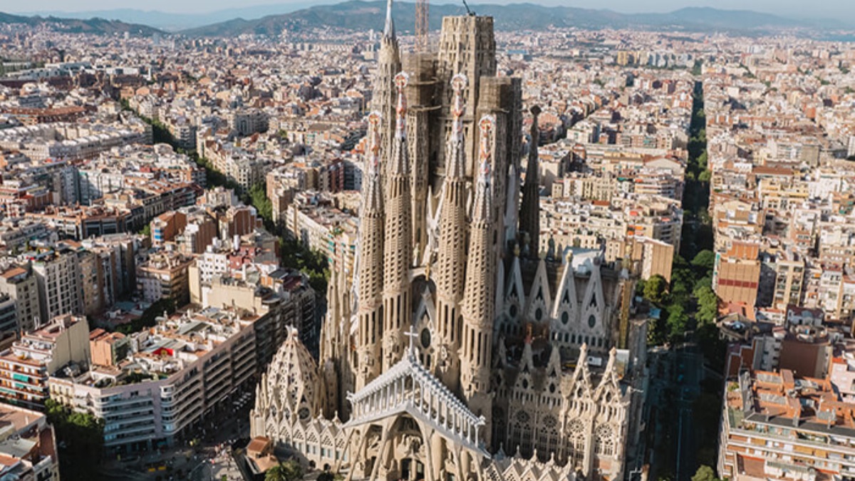 Barcellona celebra Gaud&iacute;: cultura, memoria e futuro