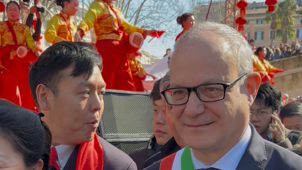 Il sindaco di Roma Roberto Gualtieri in piazza Vittorio per i festeggiamenti del Capodanno cinese nella Capitale - di Alessia de Antoniis