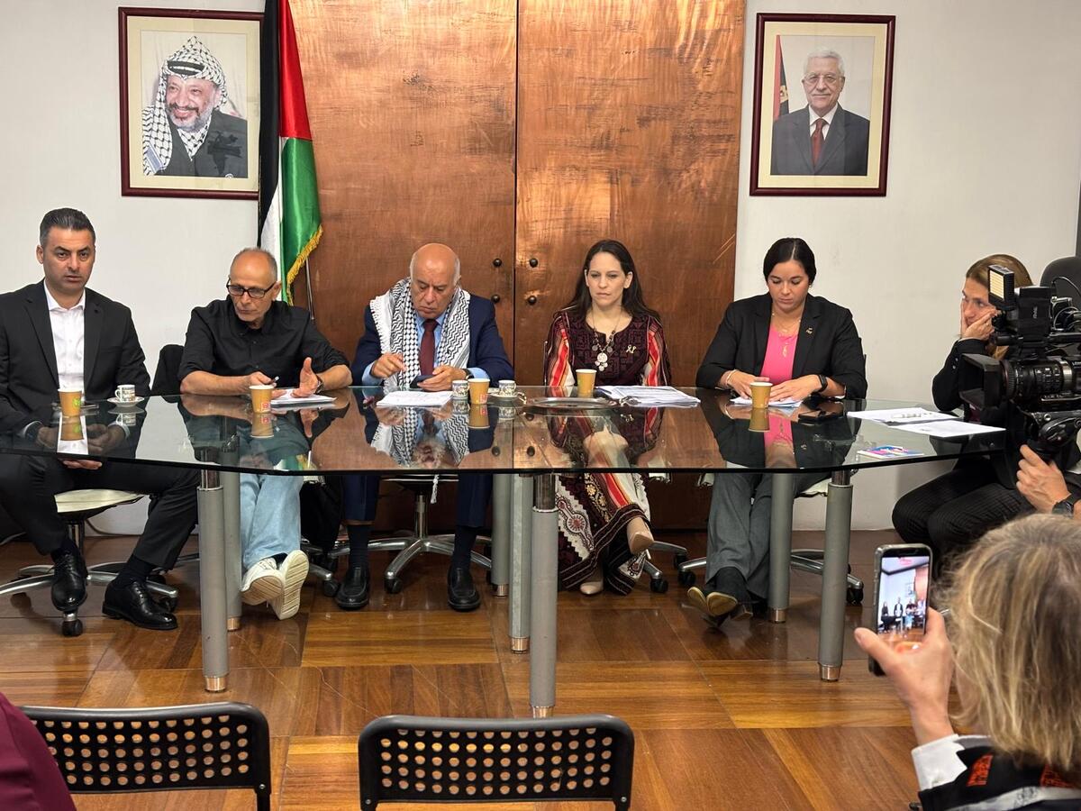 Ehab Abu Jazar, allenatore della Nazionale maschile di calcio palestinese, l’interprete Hatem Abed, Jibril Jroub, Presidente del Comitato Olimpico Palestinese e della Federazione Calcio Palestinese, l’Ambasciatrice di Palestina Mona Abuamara, e Valerie Tarazi, ex nuotatrice olimpica della Palestina e membro del Consiglio Olimpico dell'Asia - sport in Palestina sotto occupazione - di Alessia de Antoniis - Ph Alessia de Antoniis