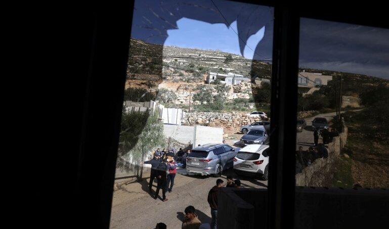 Cisgiordania, i coloni di estrema destra seminano il terrore protetti dai militari: 54 palestinesi feriti