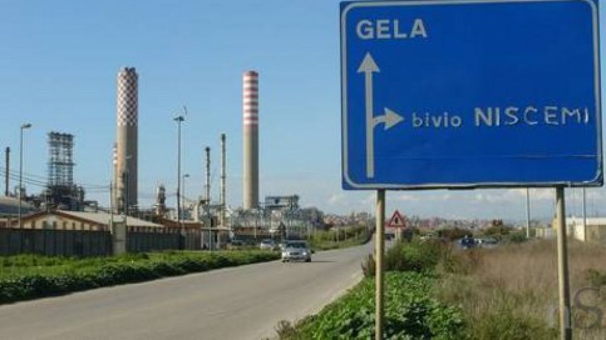 raffineria_eni_svincolo_gela_N (1) Sicilia: la verità come "spettro" che pochi vogliono vedere