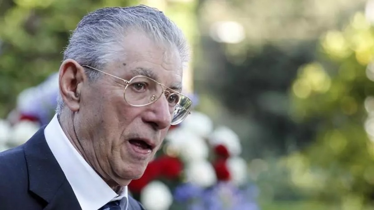 Addio a Umberto Bossi, il “Senatùr” della politica italiana