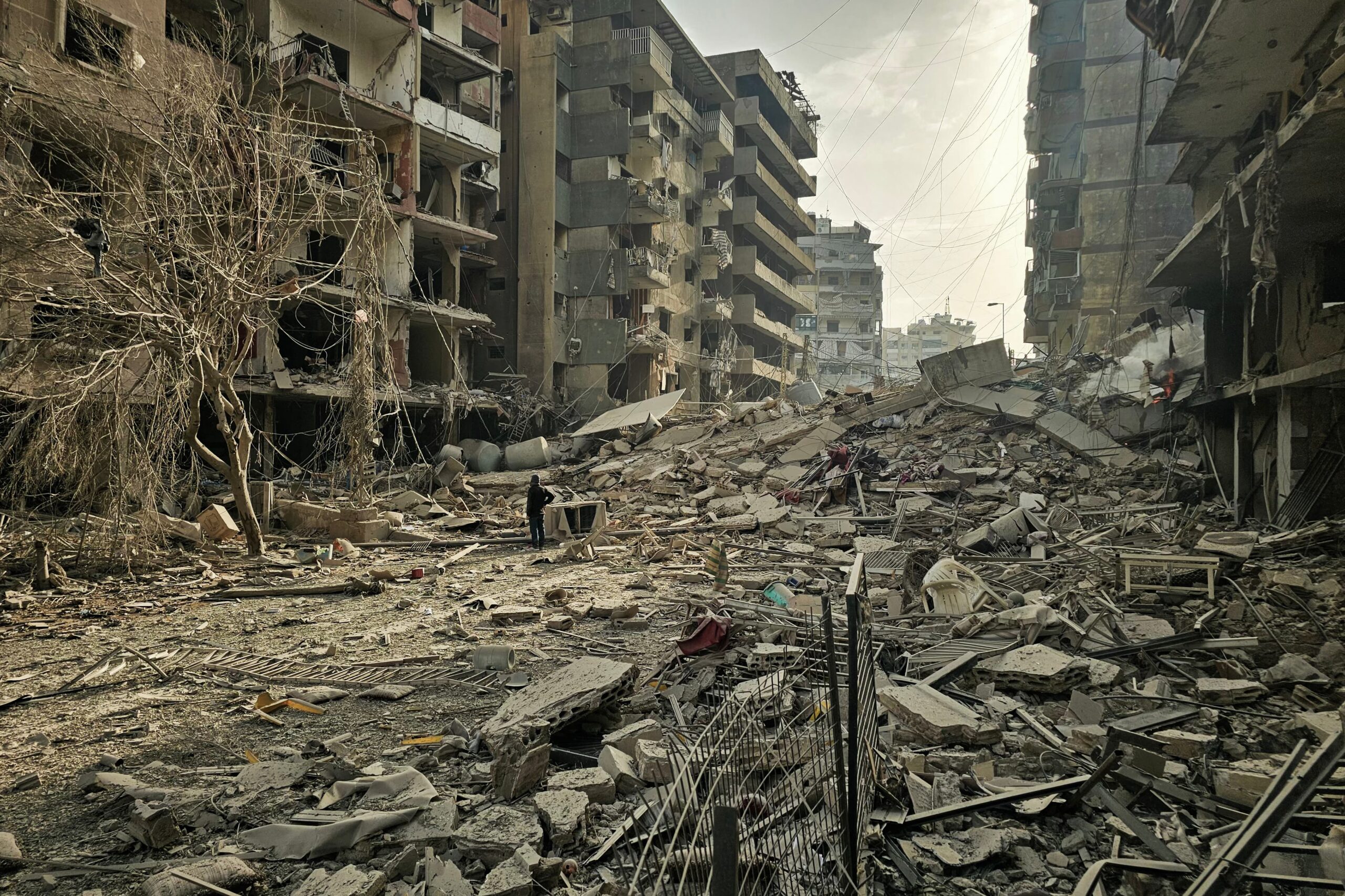 Beirut come Gaza: Israele bombarda i profughi libanesi accampati sul lungomare e ne uccide sette