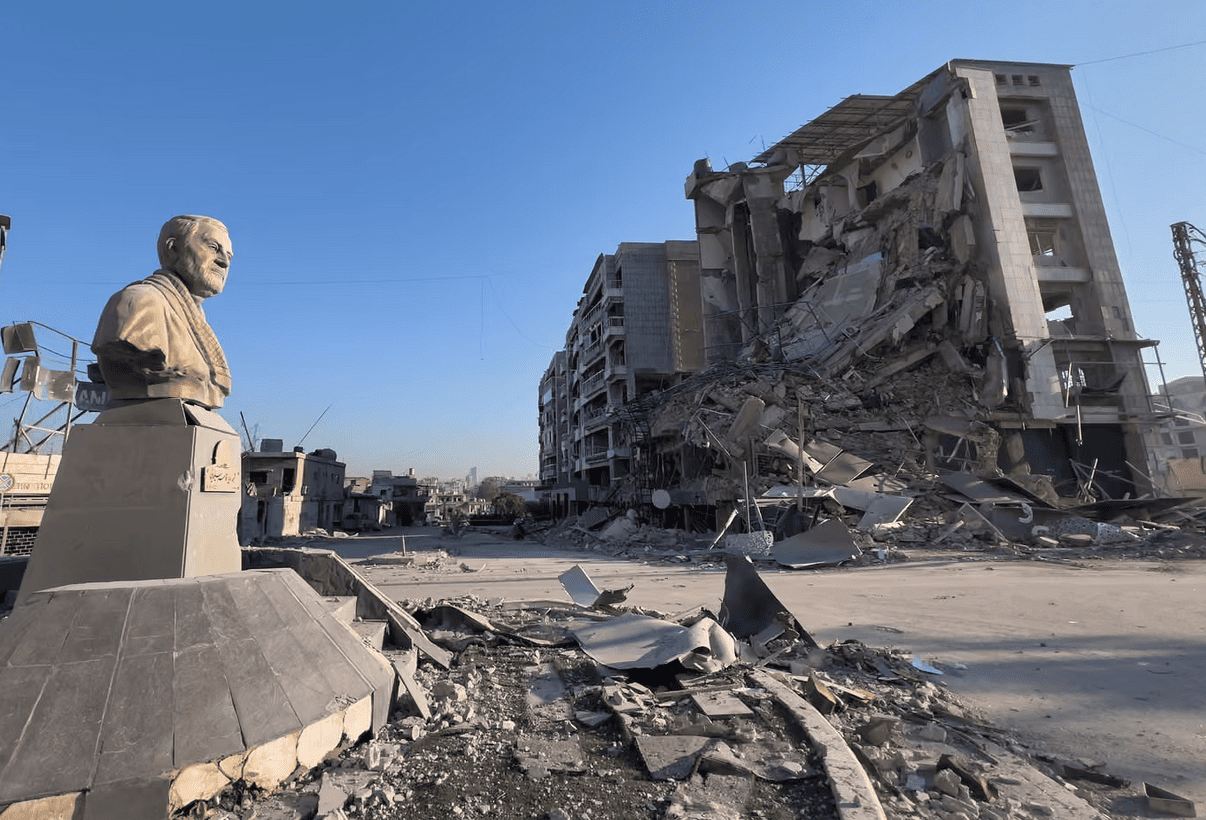 Iran, Trump annuncia la vittoria ma Teheran non si arrende e Israele continua a bombardare il Libano