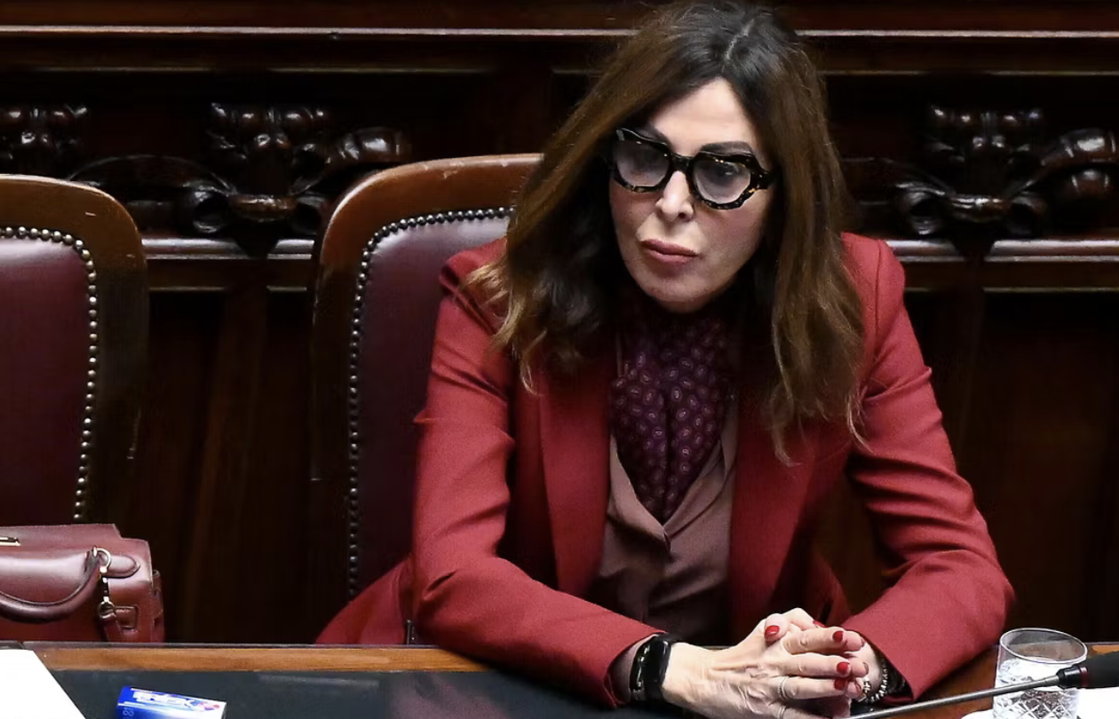 Meloni auspica le dimissioni di Santanch&egrave;: il disastro del referendum costringe la 'capa' a mollare gli indifendibili
