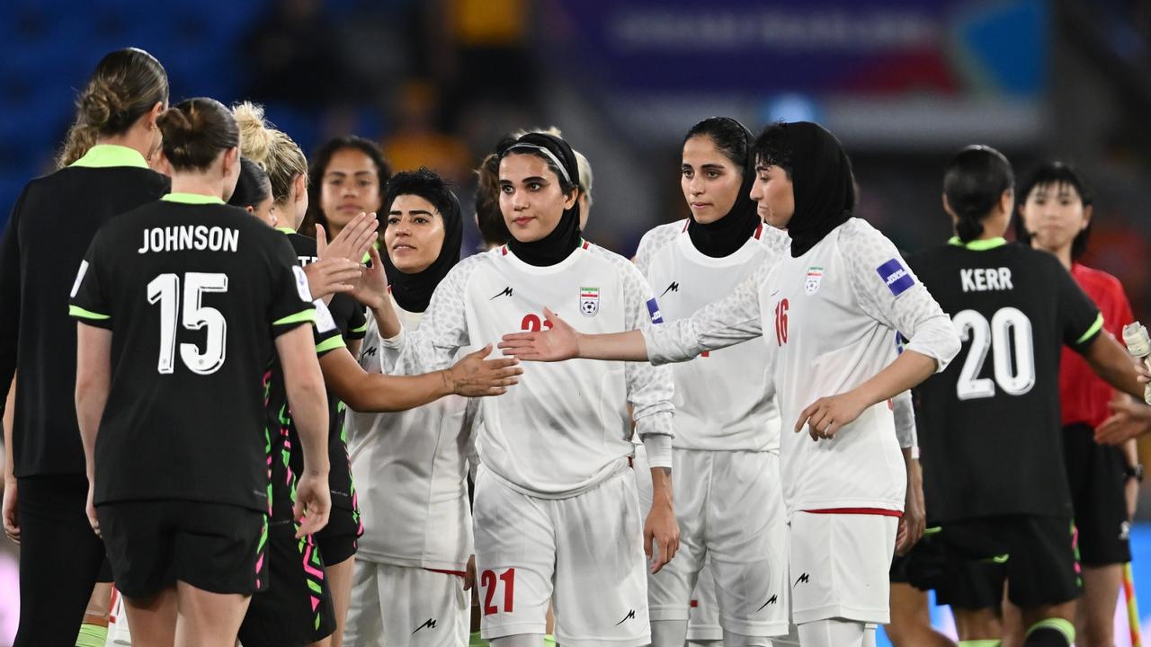 Iran eliminato dalla Coppa d’Asia femminile: la nazionale teme il rientro in patria con il paese in guerra Iran eliminato dalla Coppa d’Asia femminile: la nazionale teme il rientro in patria con il paese in guerra