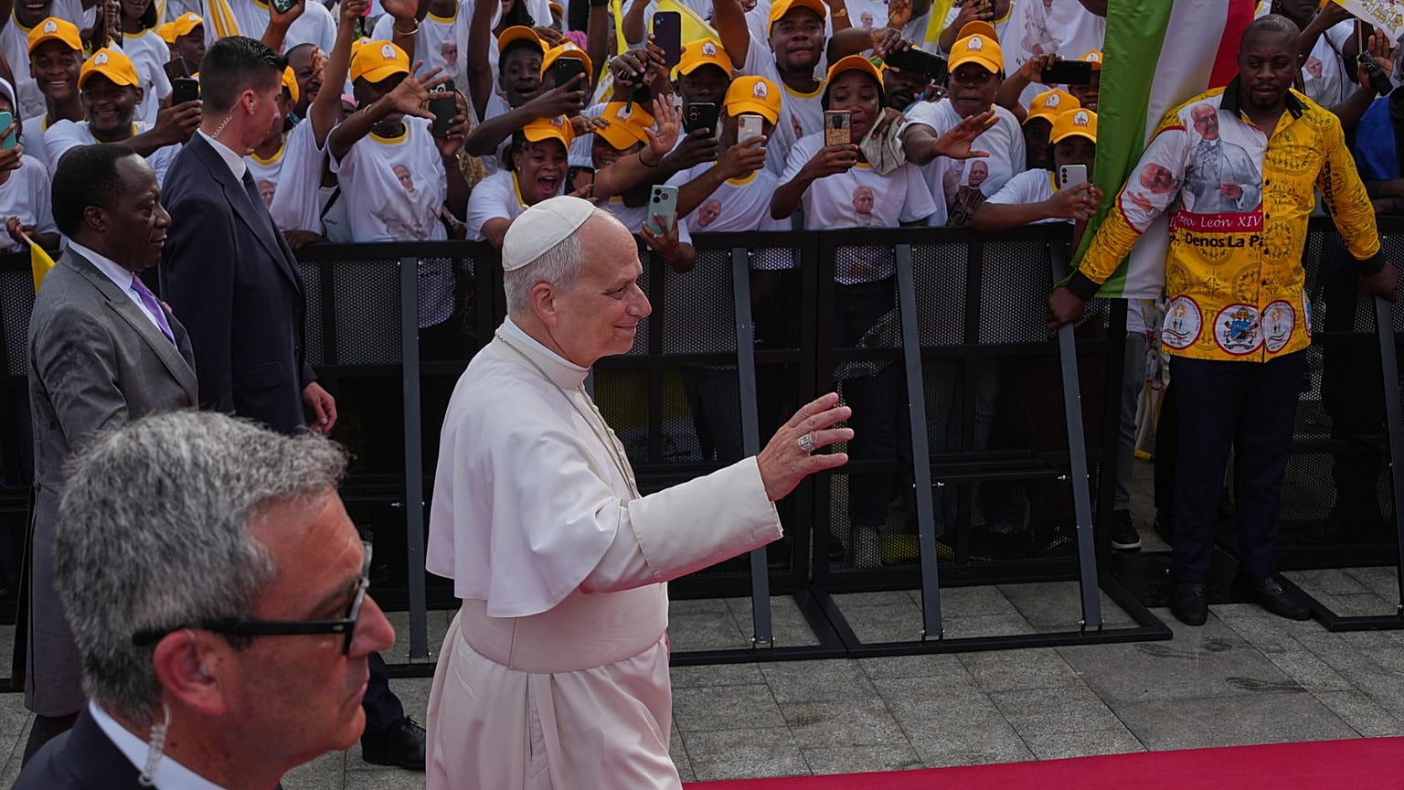 Papa Leone in Africa sfida guerra e neo-colonialismo, rilanciando un pontificato gi&agrave; dentro la storia