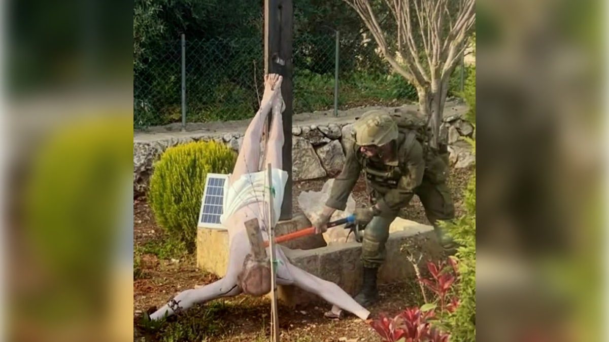 Statua di Cristo colpita in Libano: l’Idf riconosce lo scatto e condanna (per modo di dire) il soldato