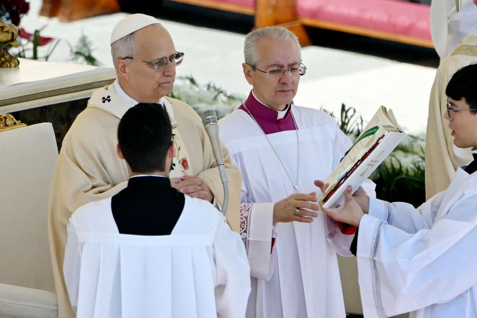 Leone XIV tuona contro le guerre ma anche contro la corsa al profitto e opprime i poveri e saccheggia la terra