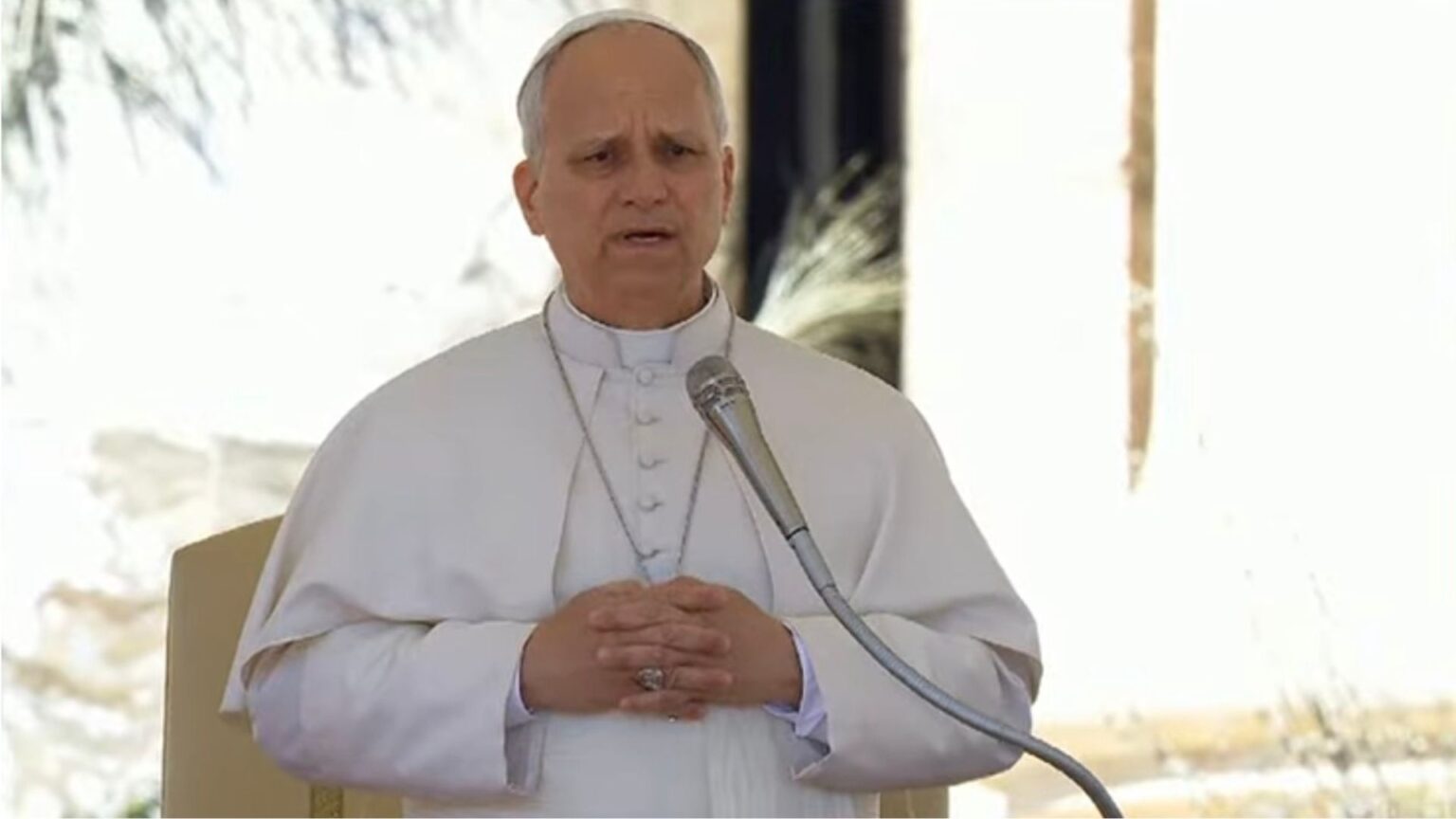 Leone XIV contro la guerra: "Le bombe non portano libert&agrave;, Dio non benedice i conflitti"