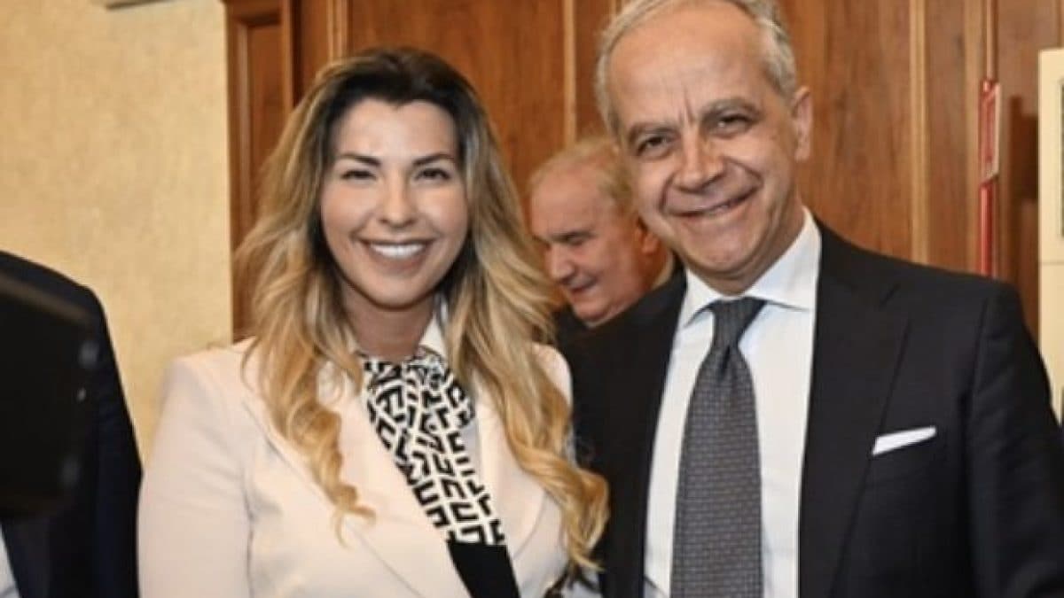 Piantedosi dovrebbe dimettersi: non per le avventure amorose ma per la vergognosa fuga di Almasri