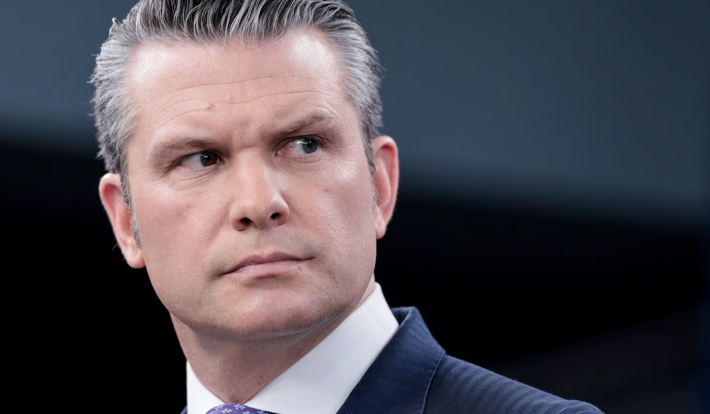 Trump e Hegseth avevano dichiarato la distruzione delle difese dell'Iran: poi Teheran ha abbattuto un F-15 Usa