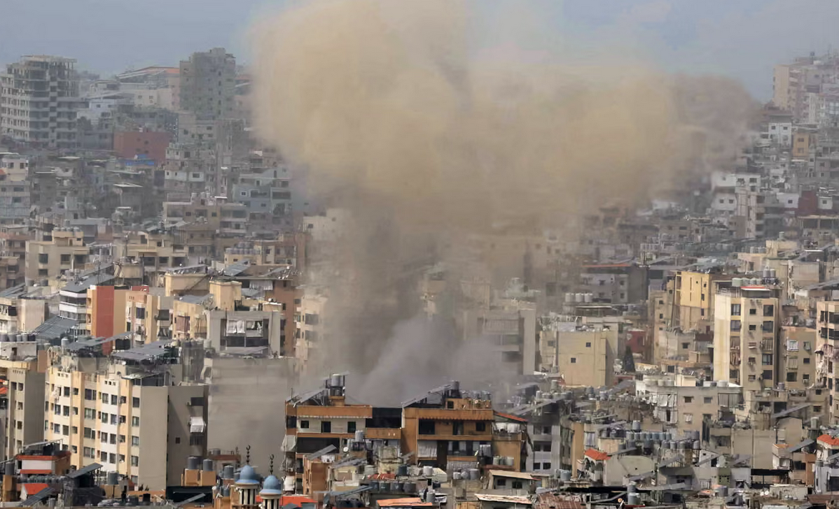 Israele annuncia nuovi pesanti bombardamenti su Beirut e avvisa la gente di lasciare la periferia sud