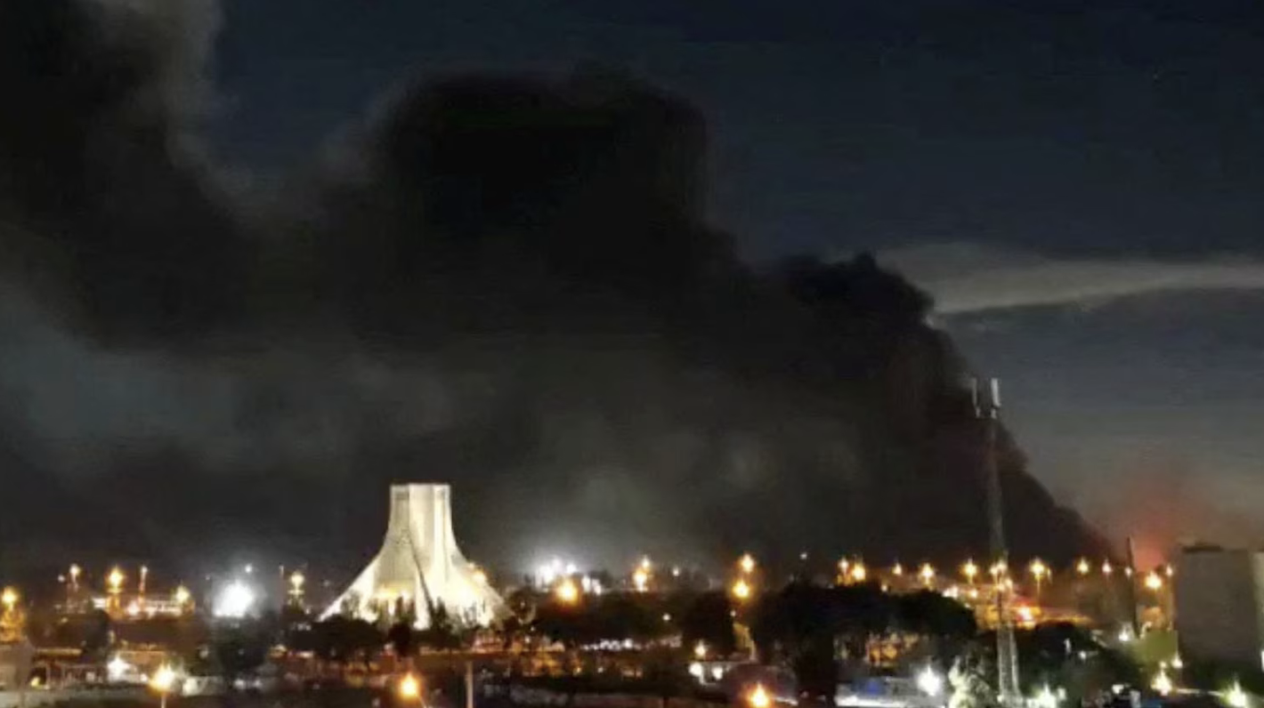 Trump intensifica le minacce contro l'Iran, ma si prepara a una guerra più lunga del previsto