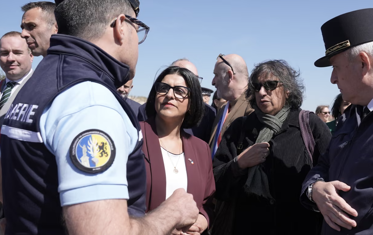 Londra pagherà 200 agenti francesi per deportare richiedenti asilo in fuga da guerre e regimi criminali