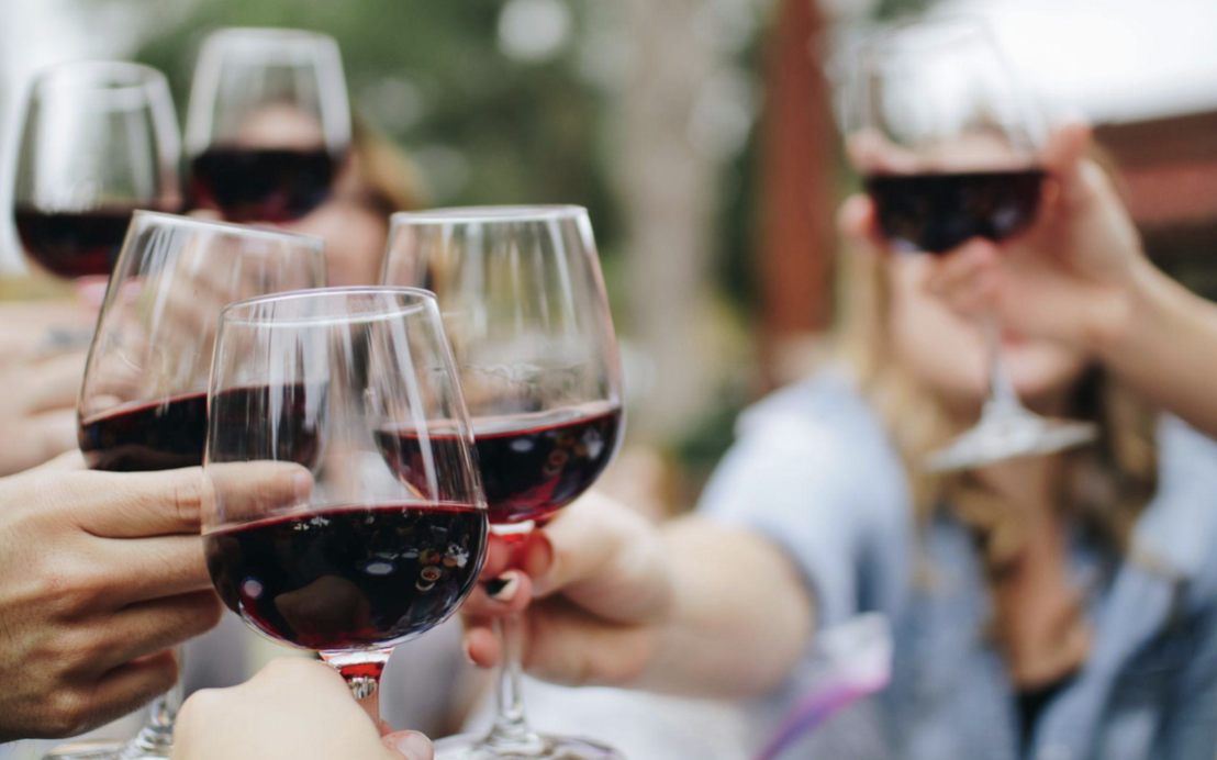 Meno quantit&agrave;, pi&ugrave; etica: la fine dell'iperproduzione e le nuove tendenze del vino che berremo